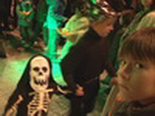 Halloween aneb rej masek - zobrazit video