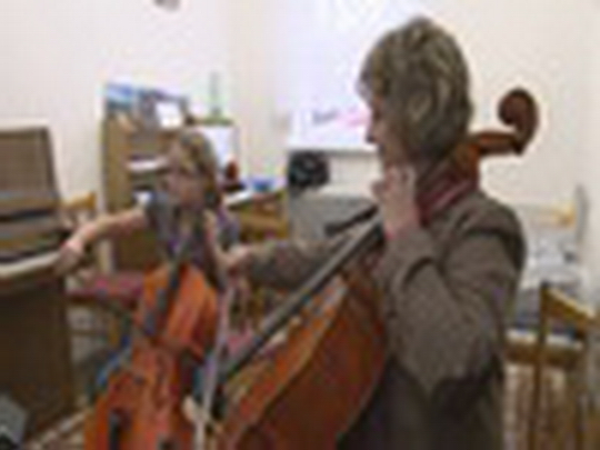 Violoncello děti zaujalo - zobrazit video
