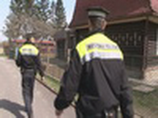 Strážníci kontrolují přihlašování psů - przedstawić wideo