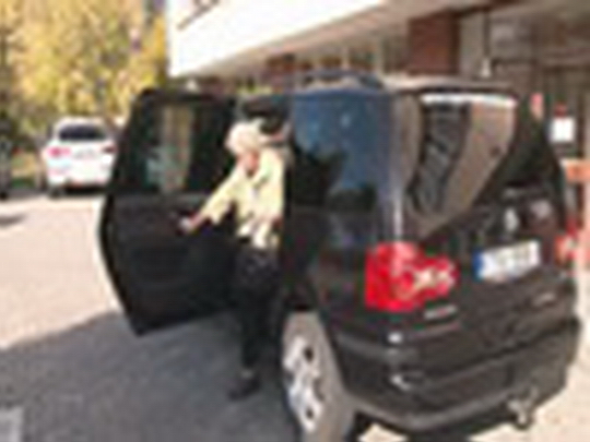 Senior taxi v Bohumíně - show video