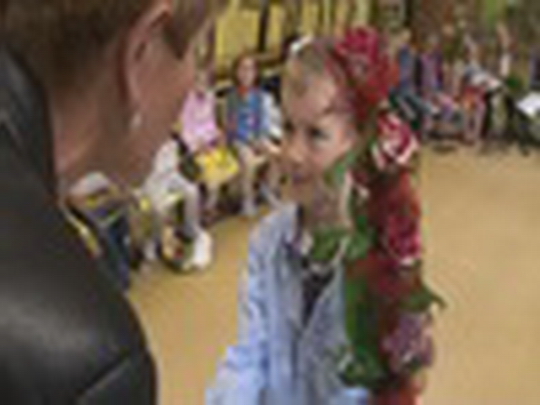 Žáci dostali vysvědčení - show video