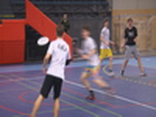 Domácí turnaj ve frisbee - zobrazit video