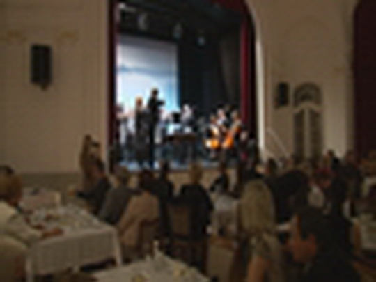 Otevření hotelu Pod Zeleným dubem - show video