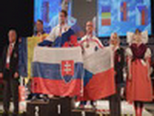 ME masters v silovém trojboji - zobrazit video