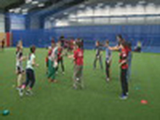 Ragby ve sportovní hale - zobrazit video