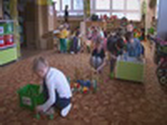 První zápis do mateřinek - show video