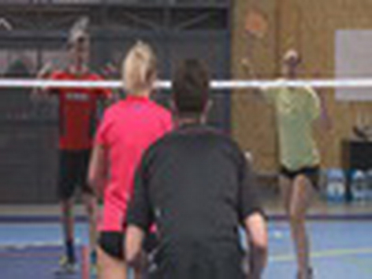 Finále badmintonové ligy 2016/2017 - przedstawić wideo