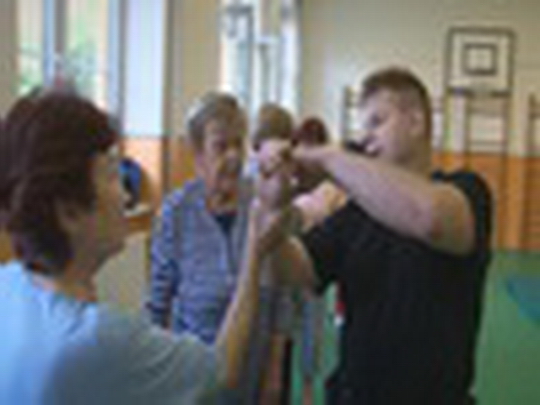 Základy sebeobrany seniorům - show video