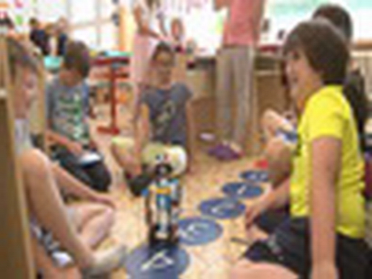 Roboti pomáhají dětem ve vyučování - show video