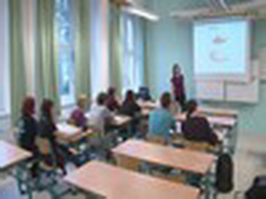 Gymnázium modernizovalo učebny a kabinety - show video