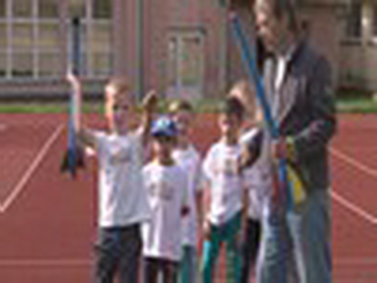 Atletické minisoutěžení mateřinek - zobrazit video