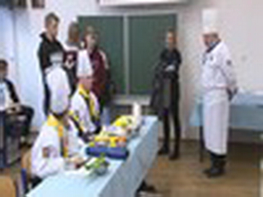 Střední škola představila obory i maskota - show video