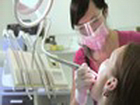 Lidé v Bohumíně marně hledají zubaře - show video