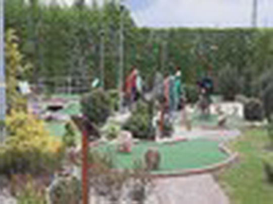 O adventure golf a Bosporku zájem hned ze startu - zobrazit video