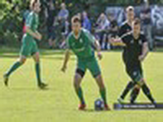 Fotbalisté Slovanu vyzvali známé hokejové tváře - zobrazit video