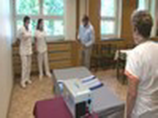 Nemocnice má dezinfekční vak na matrace a lůžkoviny - show video
