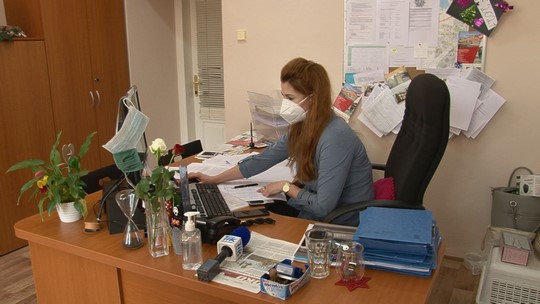 Radniční linka seniorům pomáhá s registrací k očkování - zobrazit video