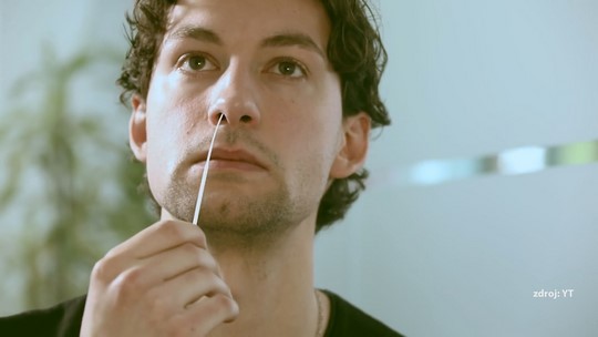Pro velkokapacitní antigenní testování není personál - show video