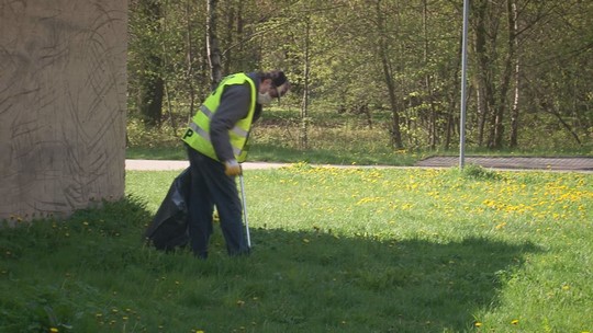 Přes 50 veřejně prospěšných pracovníků v ulicích Bohumína - show video