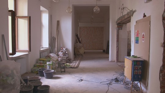 V domově Cesmína modernizují interiér a staví výtah - show video