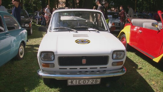 Automobiloví a motocykloví veteráni v hobbyparku - zobrazit video
