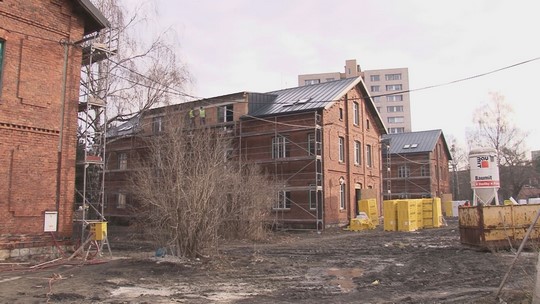 Rekonstrukce domů „červené kolonie“ a nová ulice - przedstawić wideo
