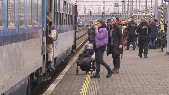 Bohumín přestupní stanicí pro tisíce uprchlíků - zobrazit video