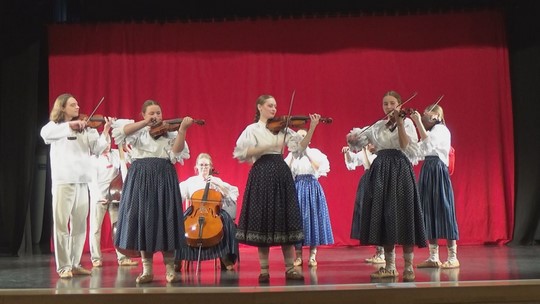 Hudecká muzika ZUŠ postoupila do finále soutěže - zobrazit video