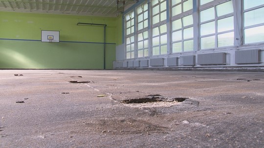 Dvě tělocvičny dostanou moderní podlahy - zobrazit video