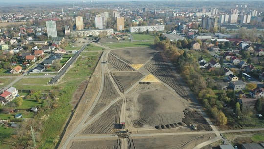 Ulice Petra Cingra: nová hřiště, zasíťování a teď park - show video