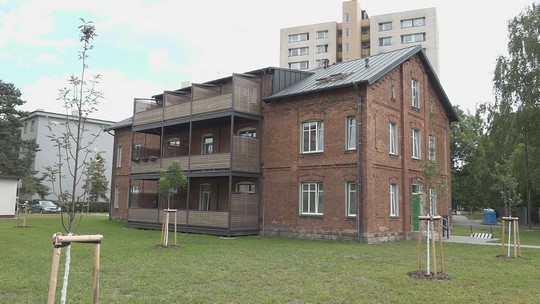 Vylicitováno, nájemníci se stěhují do Červené kolonie - show video