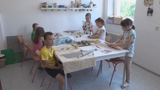 Příměstské tábory frčí, od sportu až po keramiku - zobrazit video
