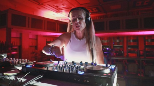 Warehouse party plná hudby v bývalém kulturáku - zobrazit video