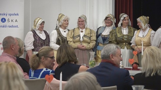 Bohumínské kroje a Ensemble Flair společně - zobrazit video