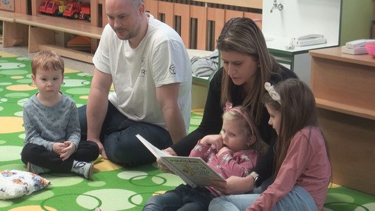Čtení na polštářcích s klasickou pohádkou - zobrazit video