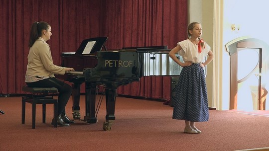 Městské kolo přehlídky ve zpěvu lidových písní Zpěváček - zobrazit video