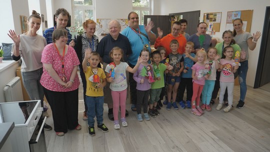 Děti z mateřinky Rafík a handicapovaní společně - show video