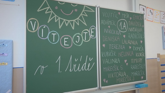 Začal nový školní rok, prvňáčky uvítali slavnostně - show video