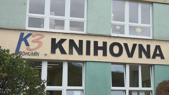 Oddělení dospělých čtenářů knihovny po povodni - zobrazit video