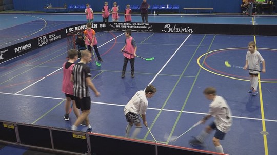 Florbal a seriál sportovních městských kol - zobrazit video