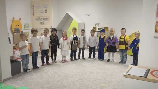 MŠ Skřivánek a pohádka o opravené mateřince - zobrazit video
