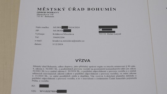 Na nepojištěná auta úřad upozorňuje výzvou - przedstawić wideo
