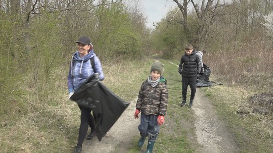 Jarní gruntování, dobrovolníci uklízeli přírodu - zobrazit video