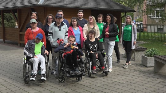 Dny dobrovolnictví, s handicapovanými na procházku - zobrazit video