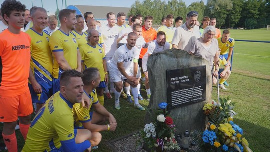 Bohumín vzpomínal na brankáře Pavla Srnička - zobrazit video