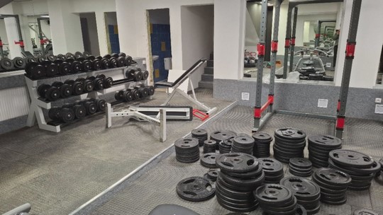 Fitness centrum rok po povodni, začíná novou sezónu - przedstawić wideo