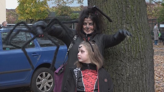 Halloween, parkem prošel průvod masek (2025) - przedstawić wideo