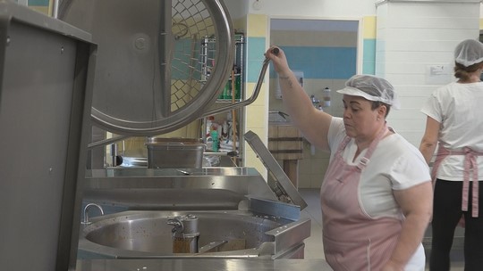 Nový míchací kotel v kuchyni ZŠ ČSA - przedstawić wideo