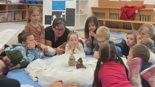 Školka FIT propojila svět dětí, babiček a dědečků - show video