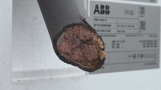 Z deseti zbyla jedna, zloděj ukradl elektronabíječky - zobrazit video